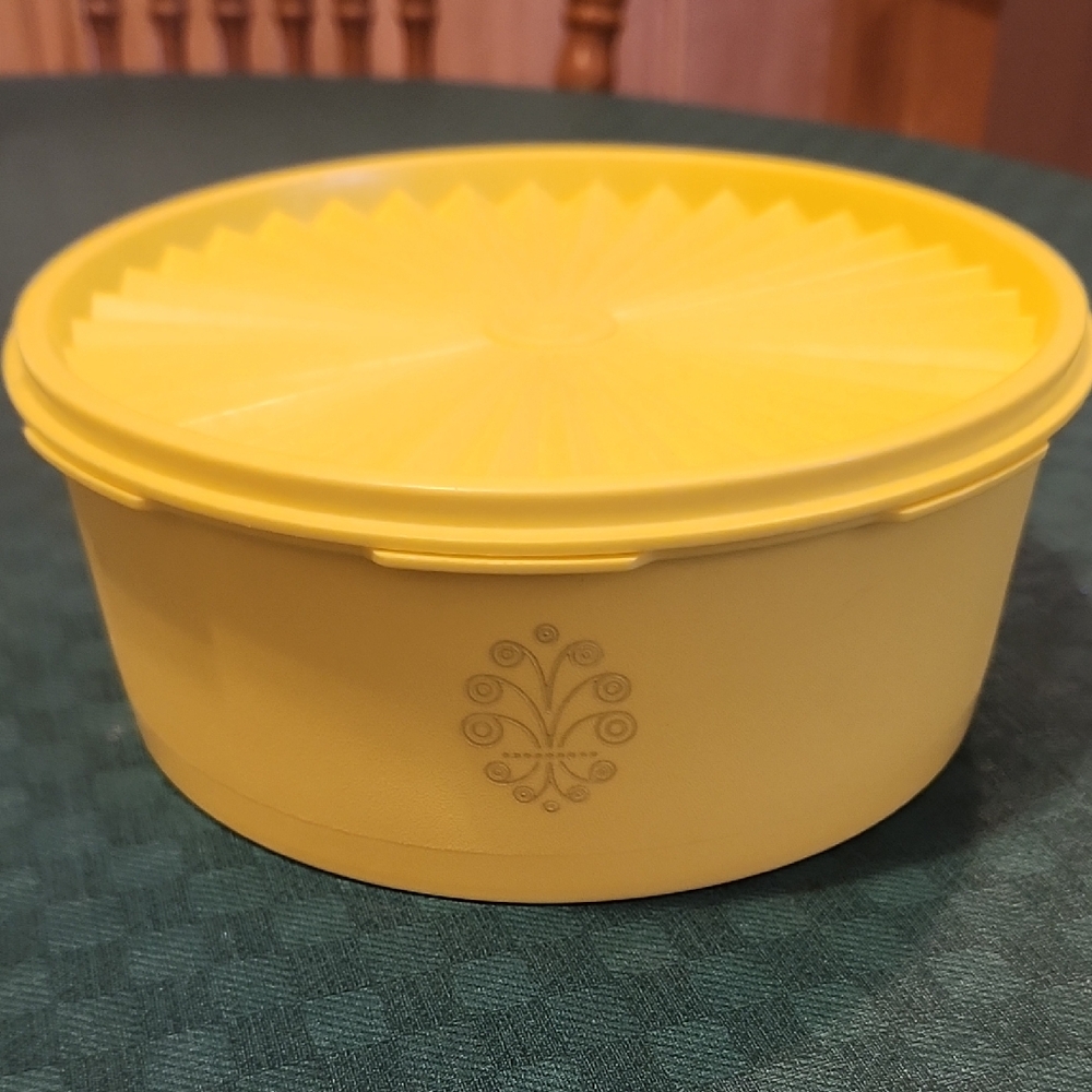 Tupperware Lemon Yellow 1970 Med Flat Plastic Storage Container
